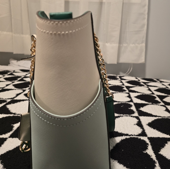 BRAND NEW Michael Kors Tote - Picture 5 of 8